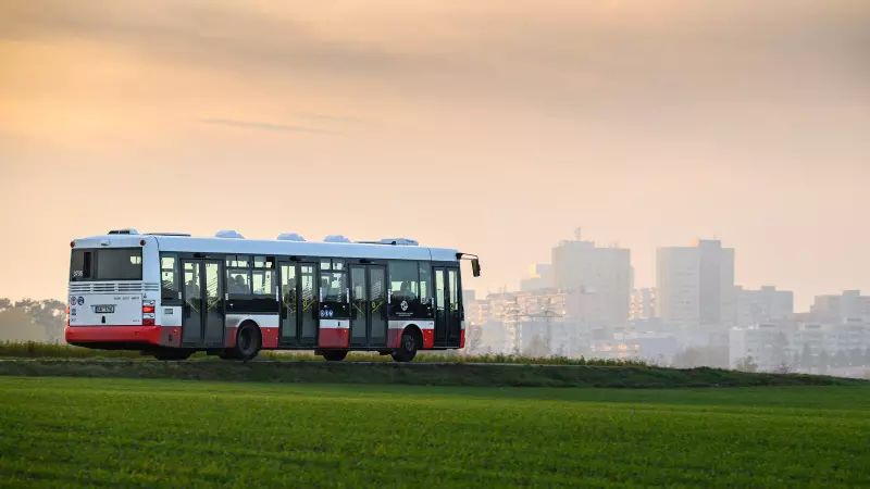 Zastávky autobusů v Praze by mohly být od léta všechny na znamení